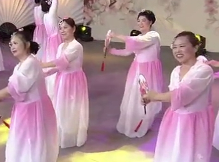 321动起来 广场舞《桃花谣》