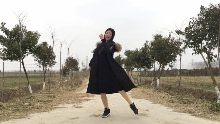 2019新年热门歌曲《你最红》广场舞，回村过年啦！