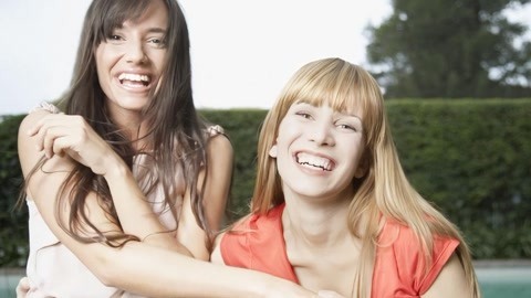 英国医生发明卵巢移植法！新疗法可让女性绝经推迟20年