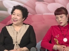 人群中多看了你一眼