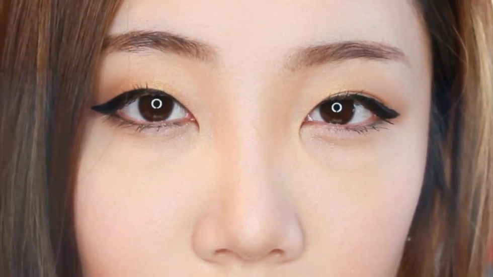 【变美HOWto】金色眼线搭配出来