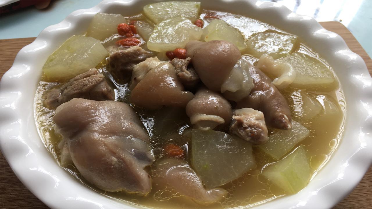 美&middot;食 冬瓜猪蹄汤的家常做法，开胃不油腻，两步教会你，美容嫩肤营养翻倍