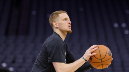 NBA热辣资讯 Shams：迪文岑佐两年930万美元合同加盟勇士