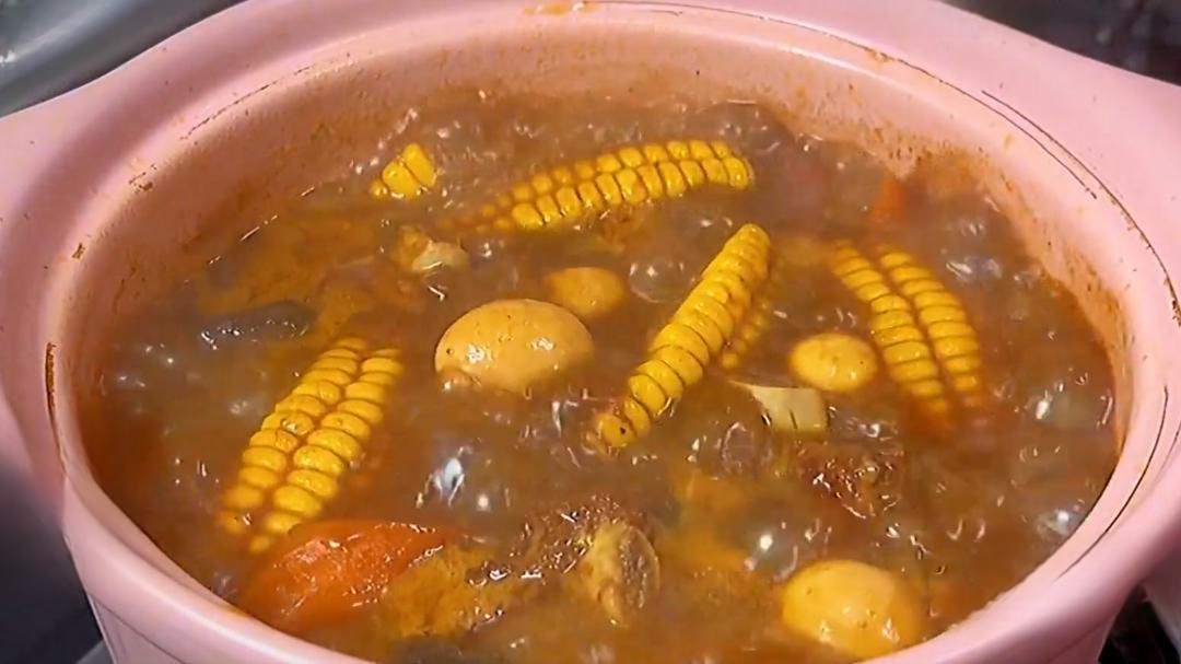 人气美食 冬季砂锅菜 豆瓣酱排骨煲