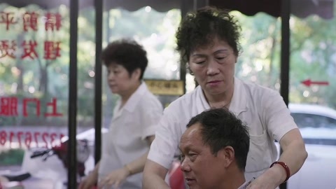 更杭州 下岗5姐妹合伙开理发店