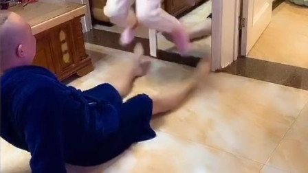 父女俩配合还是非常默契的