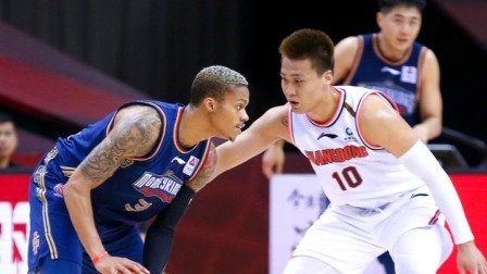 CBA复赛第二阶段五大囧：飞来横祸摄影小哥被撞翻，约瑟夫-杨上演飞檐走壁