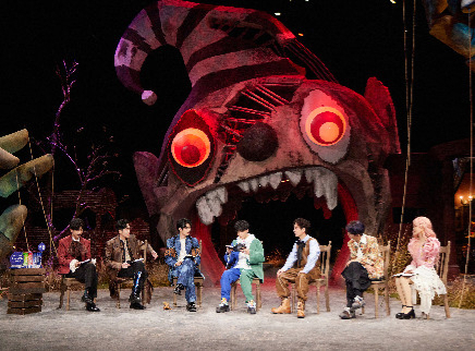 何炅粉刷匠造型亮相俱乐部