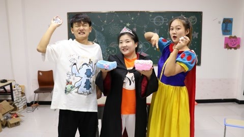 同学们乱丢垃圾，小晴用粘土自制卡通垃圾桶，小朋友要爱护环境哦