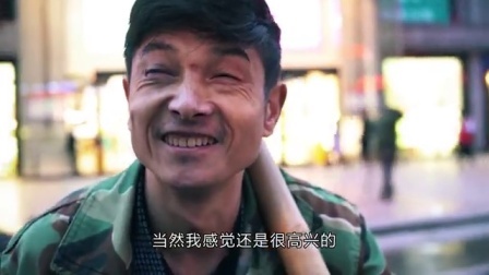 二更视频 神秘棒棒工白天搬运赚钱 晚上写诗做梦 感动了整个山城 367