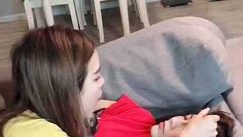 李一檬EMOO 双胞胎姐妹的友爱日常