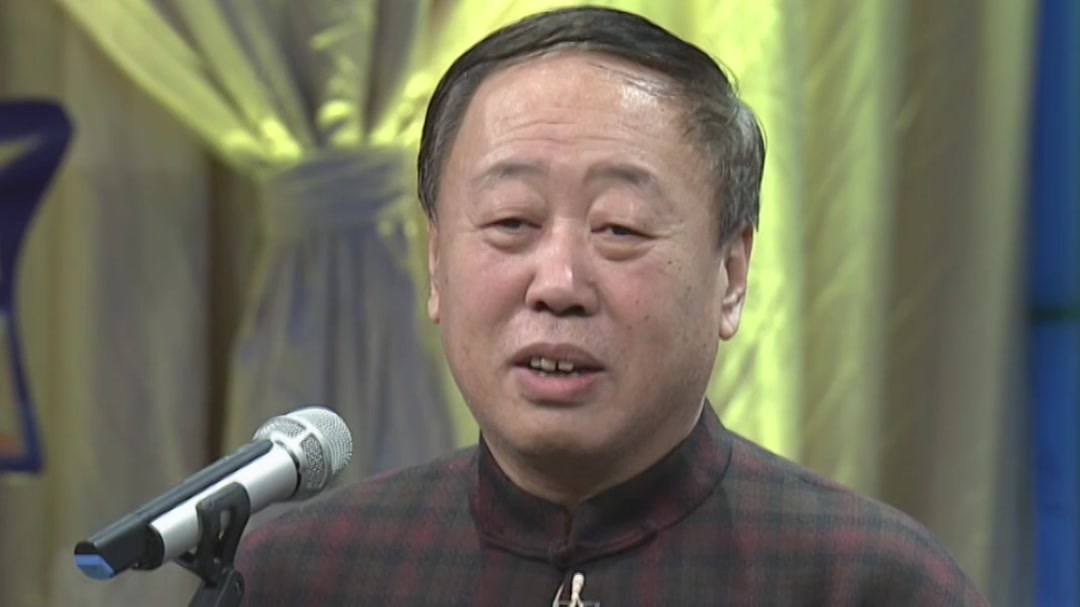 相声演员用外语跟观众问好 谁能听得懂