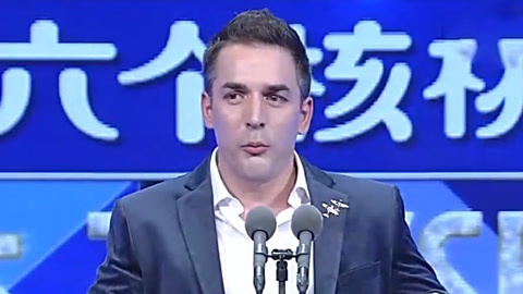 今晚80后脱口秀 王自健变贴心服务员 外国人模仿疯狂英语