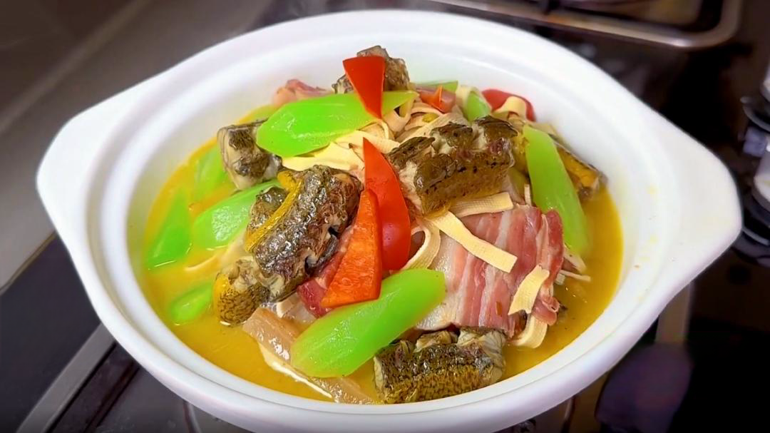 人气美食 秋冬滋补美味 黄鳝咸肉煲