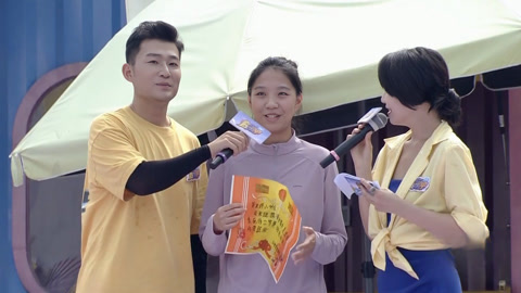 选手带奖状上台意义深刻 物件藏满各种童年回忆