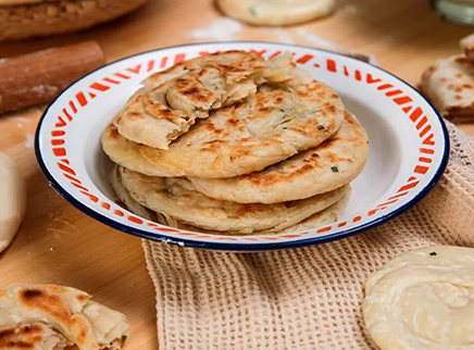 美食台 街头人气小吃葱油饼自己也能做