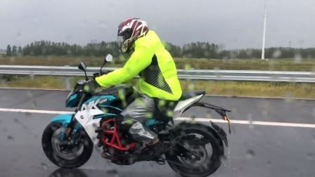 人生总要来一次这样的草原摩旅，美景+美食+美女