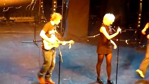 IU kiss&cry Kiss Me - Q Awards HMV Forum London 2011/10/22 饭拍版-Ed Sheeran Pixie Lott (小精灵洛特)