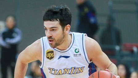 CBA 18/19赛季 天津VS上海第二节：罗切斯特突分助攻孟子凯命中底角压哨三分