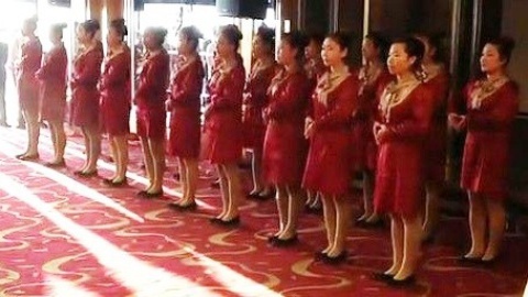 囧闻一箩筐 酒店女服务员早操超乎你想象