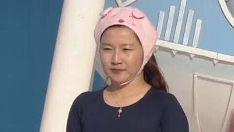 男生女生向前冲第15季 宝妈戴小猪头套闯关 女孩戴鳄鱼头套模仿鲨鱼叫