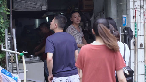 更杭州 夫妻开十几平米小店卖面条