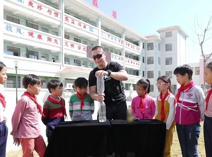 新闻大求真 旋转水瓶能提高流速吗？