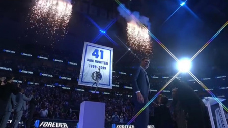 NBA热辣资讯 独行侠上空升起诺维茨基的球衣！这一幕让球迷湿润了眼眶！