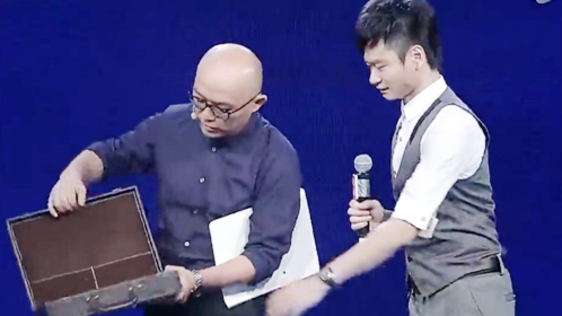 非诚勿扰 2019 淘宝版“张杰”带8本房产证相亲