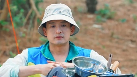 郑恺接“新活”变身海岛版导演，孙艺洲42岁的身体走出80岁的步伐