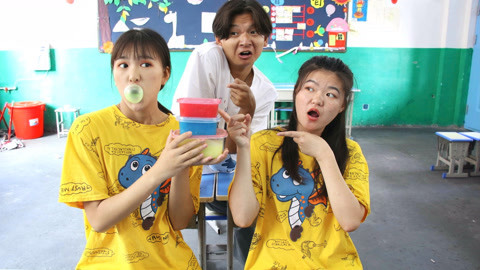 美女家务事 小晴用泡泡糖变无硼砂泥