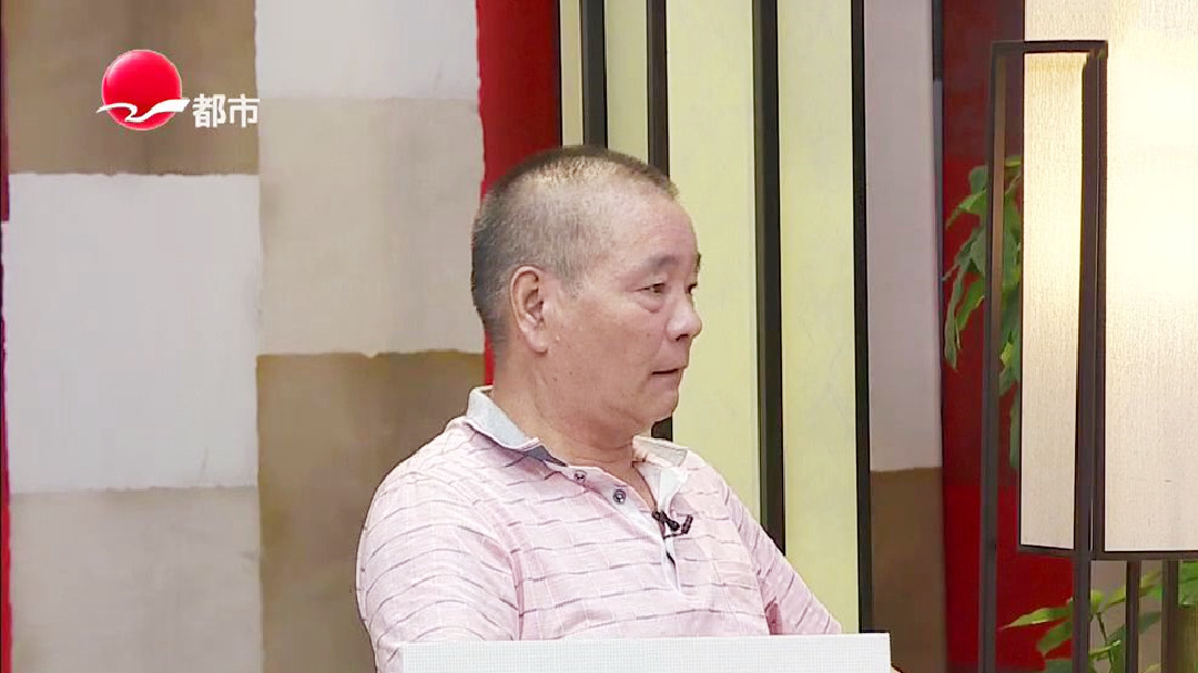 有8套房的老夫妻为何现场痛哭？