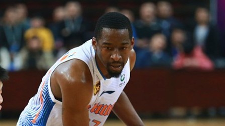 CBA 18/19赛季 八一VS四川第一节：八一内外线进攻多点开花，八一40-12大比分领先