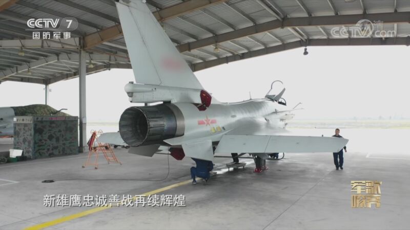 国防微视频-军歌嘹亮 《国防微视频-军歌嘹亮》 20201107 《海空雄鹰心向党》