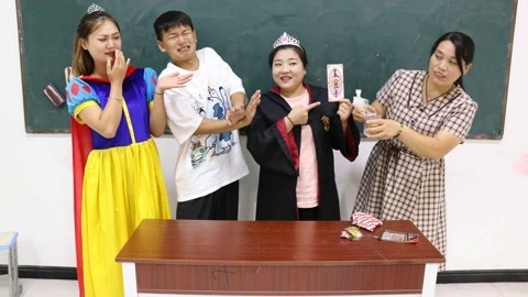 老师给同学们做黑暗料理，小晴施展“美食卡”，能变好吃吗？