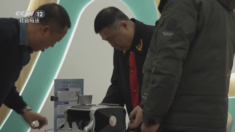 《现场》 20260124 倒在出租车前的老人