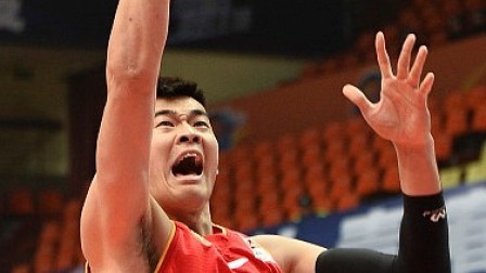 CBA 18/19赛季 天津VS深圳第三节：李慕豪压哨暴扣点燃全场，天津64-74深圳