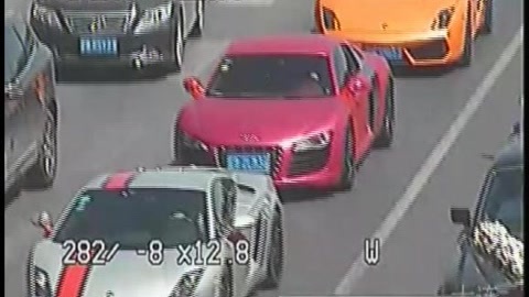 城市直通车 婚车豪车被查 六辆没有手续