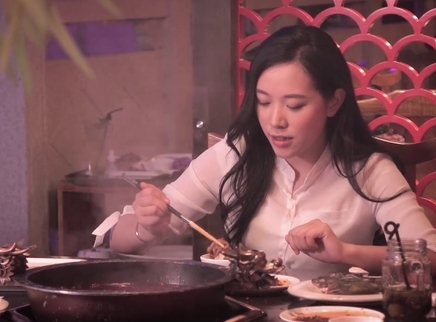 觅食迹 现在小姐姐都这样吃火锅了吗？