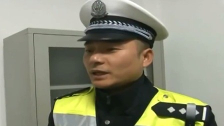 马路中间停车下客 如此行为很危险