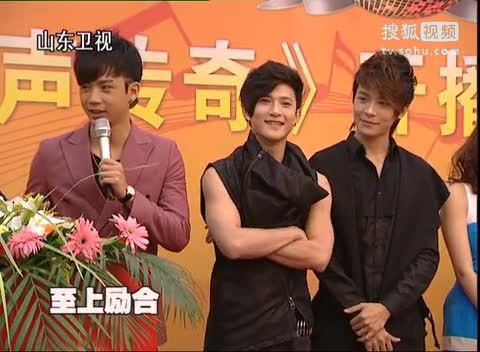 《歌声传奇》山东卫视 山东卫视：《歌声传奇》发布会上众明星清唱经典歌曲