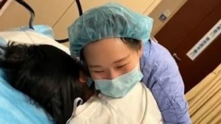 @所有人 16岁女孩做胃镜时太紧张，向护士求抱抱