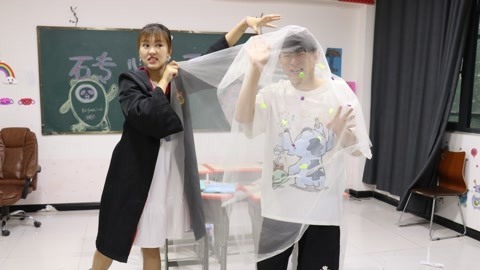 美女家务事 粘土总是缺斤少两，小晴自制粘土渔网抓捕幕后黑手，会是谁呢？