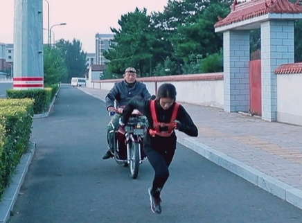 全职爸爸陪跑八年亲手造健身房