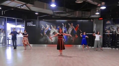 广场舞 马来西亚老师《月亮河》