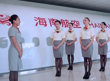 白俄罗斯姐妹花体验中国空乘