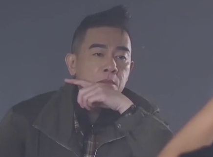 陈小春专注拍摄气场全开
