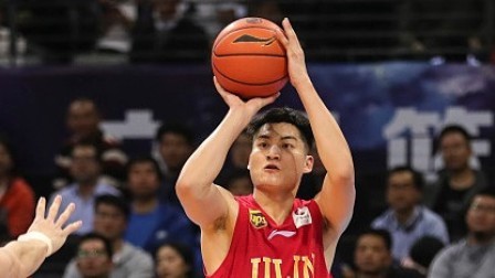CBA 18/19赛季 深圳VS吉林第二节：兰佩篮下暴走敢为天下先，柴长易三分神准挺身而出