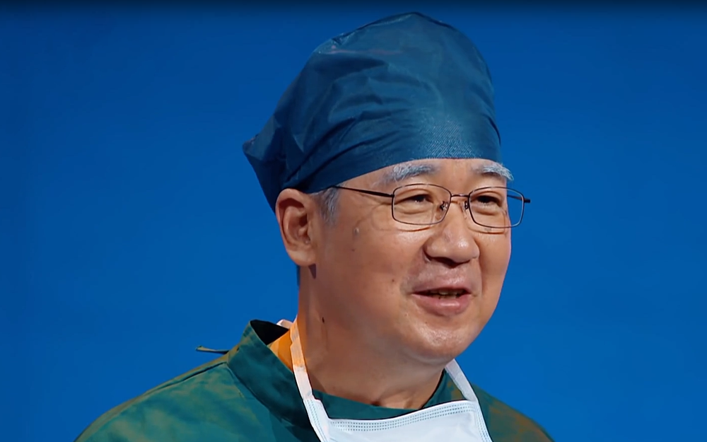 时间的答卷 张国立感人诠释中国肝胆外科之父吴孟超