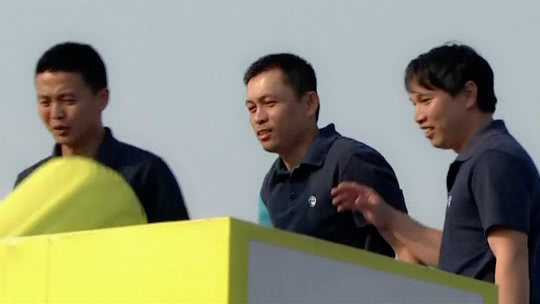 双人同赛欢乐闯关 姐妹花携手冲终点